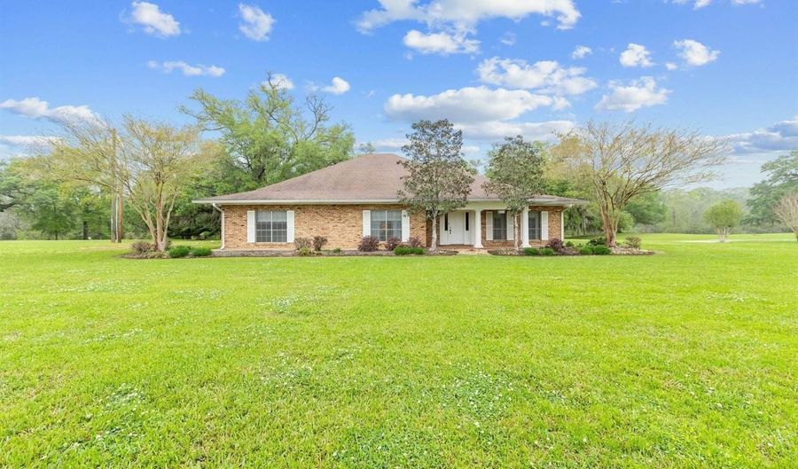 2111 Main Hwy, Arnaudville, LA 70512 - 5 Beds, 4 Bath