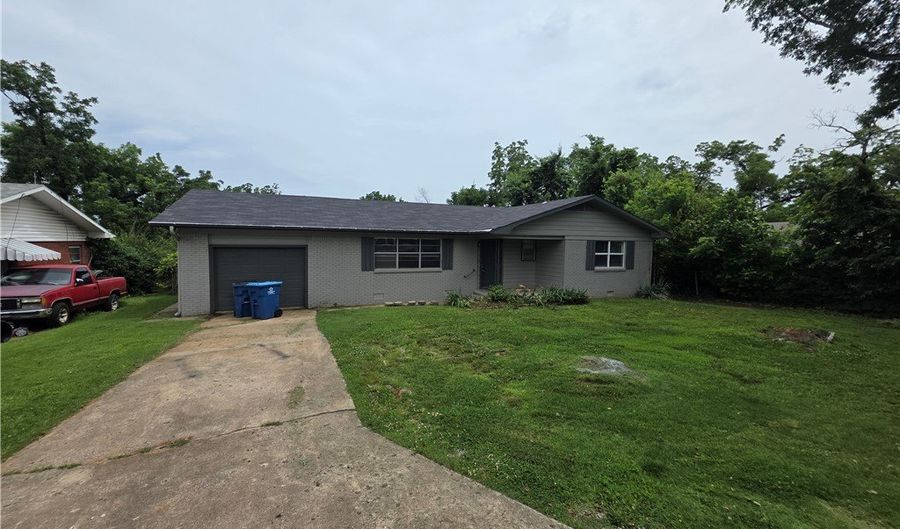 1204 NW 2nd St, Bentonville, AR 72712 - 3 Beds, 2 Bath