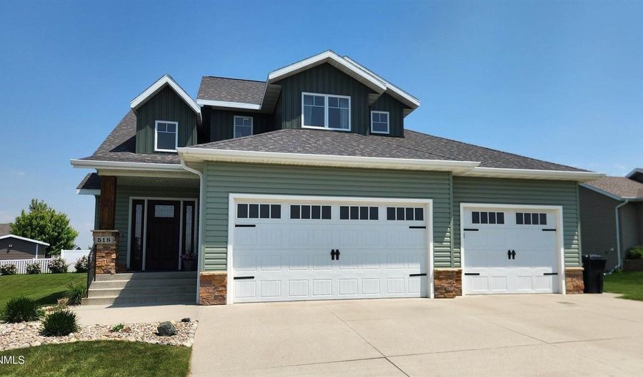 518 Medora Ave, Bismarck, ND 58503 - 3 Beds, 4 Bath