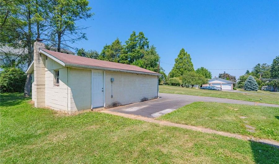 4165 E Texas Rd, Allentown, PA 18103 - 3 Beds, 2 Bath