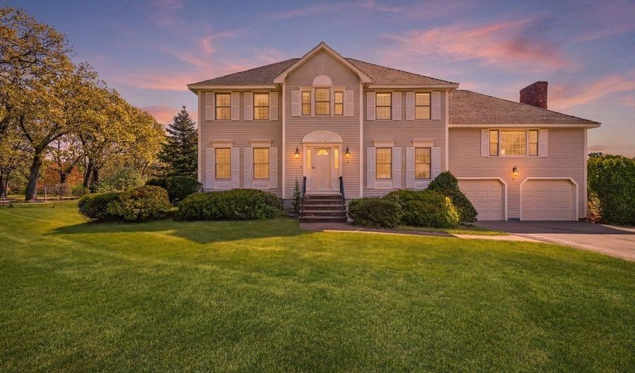2 Stouffer Cir, Andover, MA 01810 - 4 Beds, 3 Bath