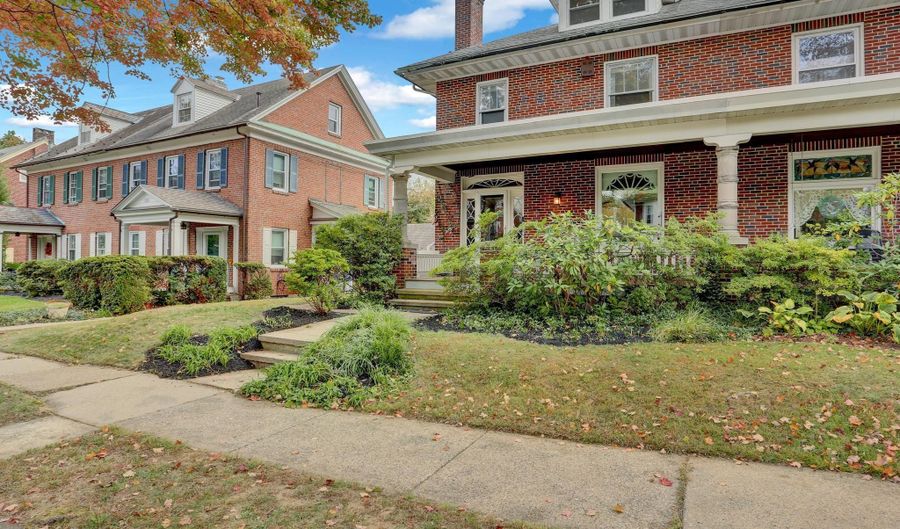 1516 DELAWARE Ave, Reading, PA 19610 - 4 Beds, 3 Bath