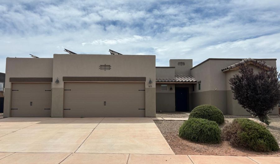 935 Datura Dr, Alamogordo, NM 88310 - 4 Beds, 3 Bath