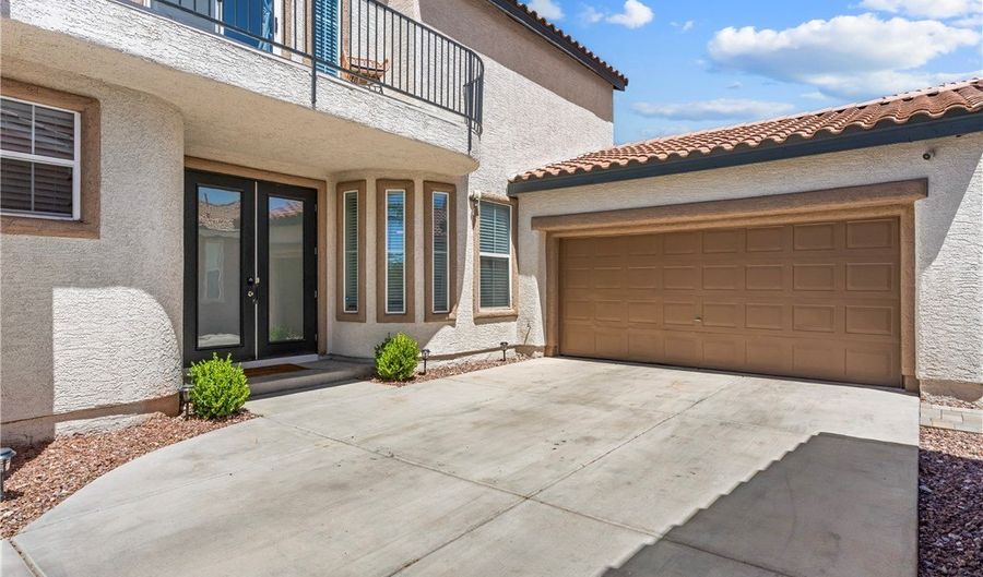 10242 Garden State Dr, Las Vegas, NV 89135 - 3 Beds, 3 Bath