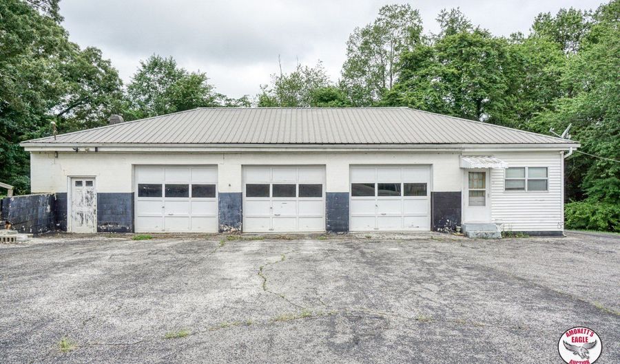 218 Pineview Dr, Albany, KY 42602 - 2 Beds, 1 Bath