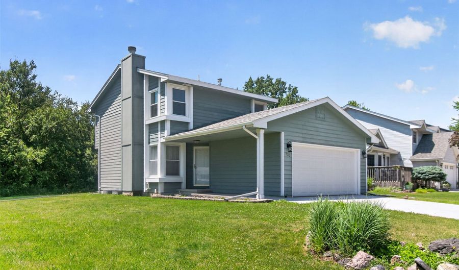 920 9th Ave NW, Altoona, IA 50009 - 3 Beds, 3 Bath