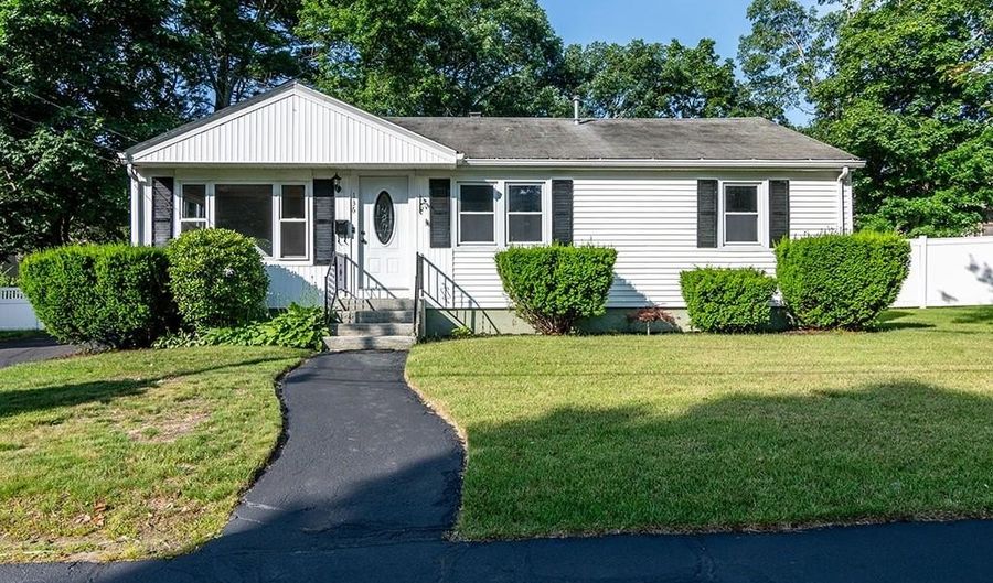 136 Davis Ave, Cranston, RI 02910 - 3 Beds, 1 Bath