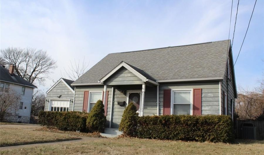 916 Washington Ave, Alton, IL 62002 - 2 Beds, 2 Bath
