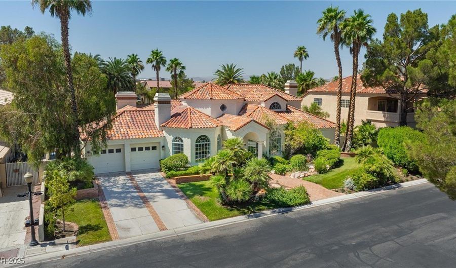 32 Princeville Ln, Las Vegas, NV 89113 - 4 Beds, 4 Bath