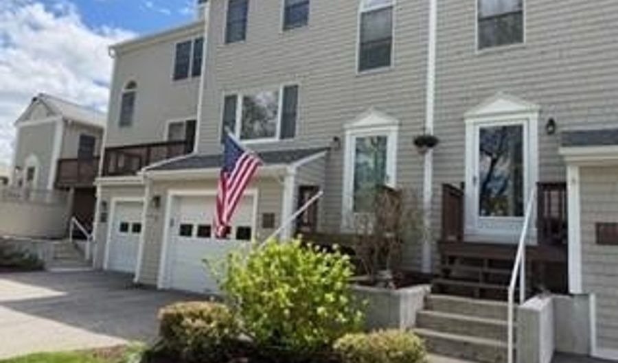 414 North Ln, Bristol, RI 02809 - 2 Beds, 2 Bath