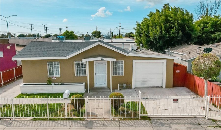 806 W Spruce St, Compton, CA 90220 - 3 Beds, 1 Bath