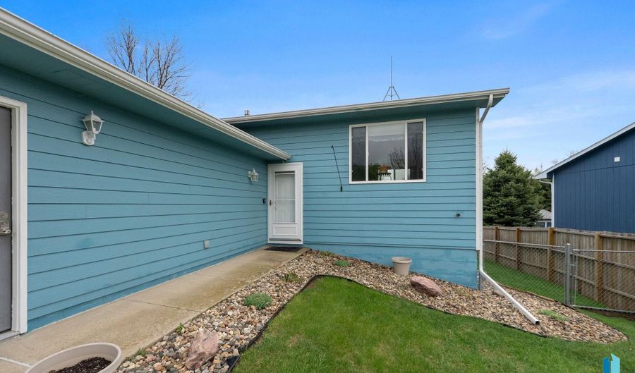 523 Kyle Ave, Baltic, SD 57003 - 4 Beds, 2 Bath