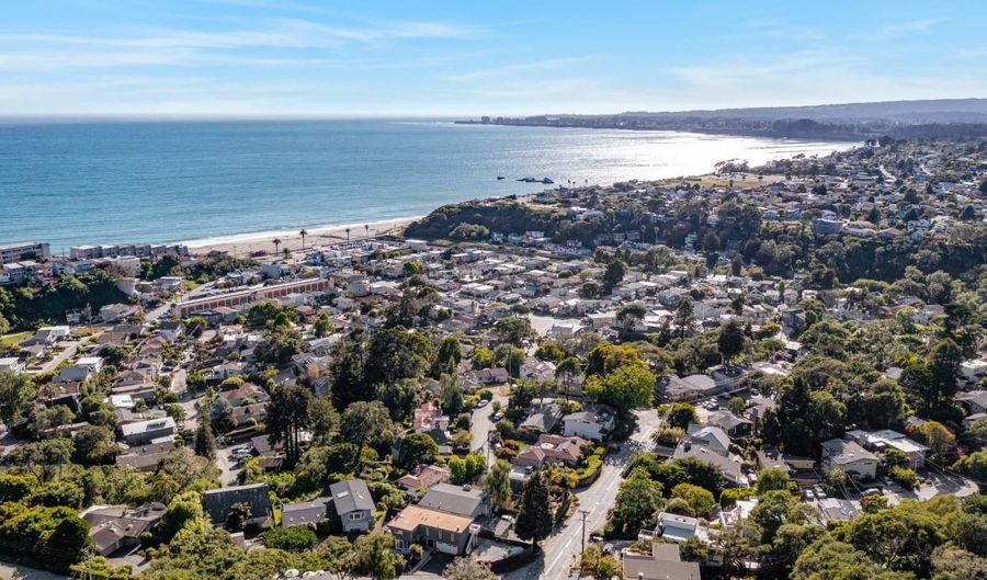 233 Wixon Ave, Aptos, CA 95003 - 3 Beds, 4 Bath