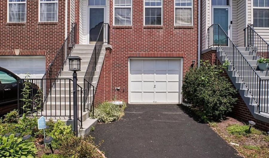 6610 HUNTER CREEK Ln, Alexandria, VA 22315 - 3 Beds, 4 Bath
