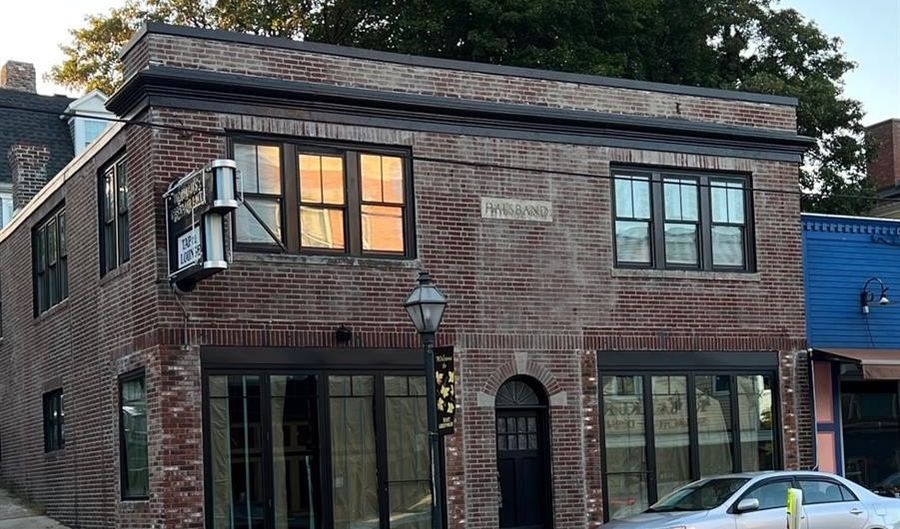 155 Main St 2, East Greenwich, RI 02818 - 2 Beds, 1 Bath