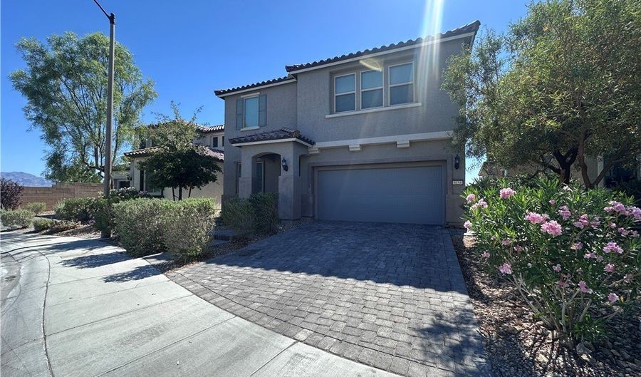 8154 Skye Quarry St, Las Vegas, NV 89166 - 4 Beds, 3 Bath