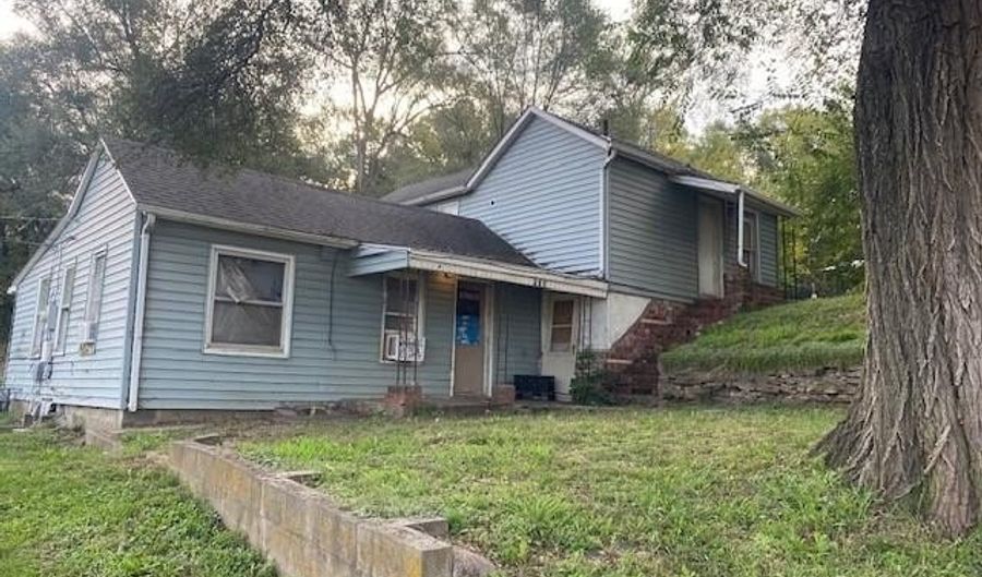 716 George St, Atchison, KS 66002 - 4 Beds, 1 Bath