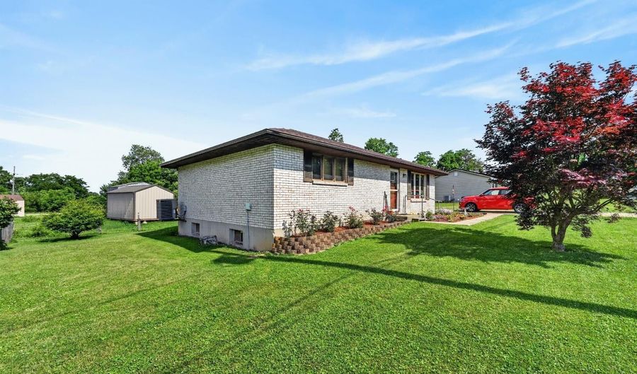 601 Pleasant View Dr, Aurora, IN 47001 - 2 Beds, 1 Bath