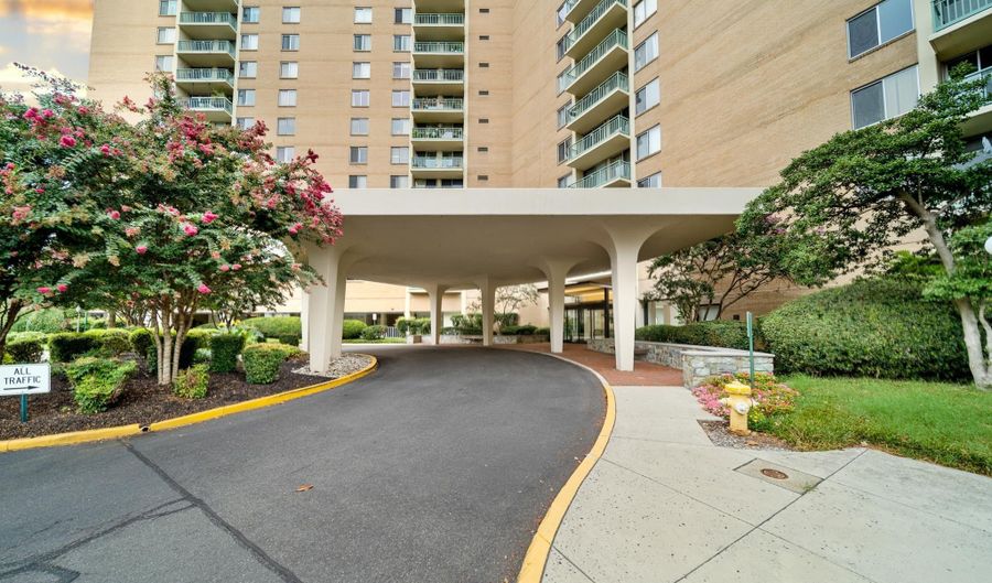 501 SLATERS Ln 402, Alexandria, VA 22314 - 1 Beds, 1 Bath