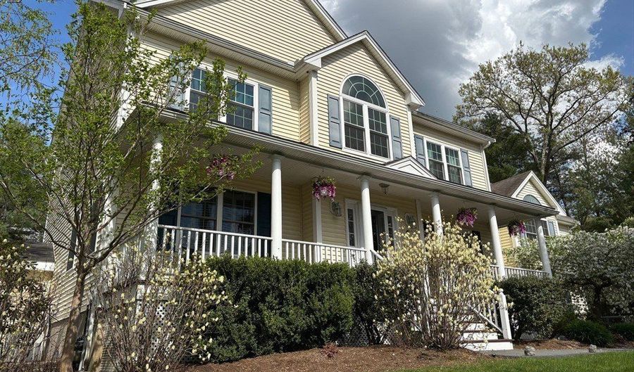 6 Myers Ln, Billerica, MA 01862 - 4 Beds, 4 Bath