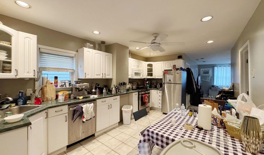 39 W 9TH St 2nd floor, Bayonne, NJ 07002 - 2 Beds, 2 Bath