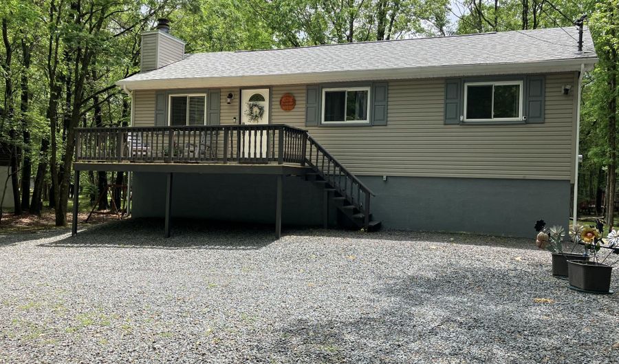 42 Hillcrest Dr, Albrightsville, PA 18210 - 3 Beds, 2 Bath