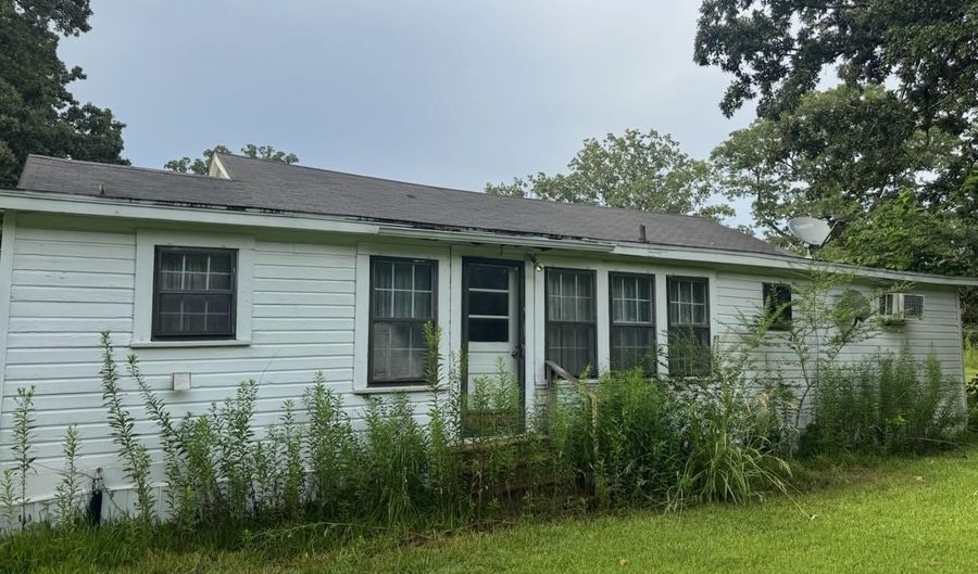 10024 Staff Cir, Aberdeen, MS 39730 - 4 Beds, 2 Bath