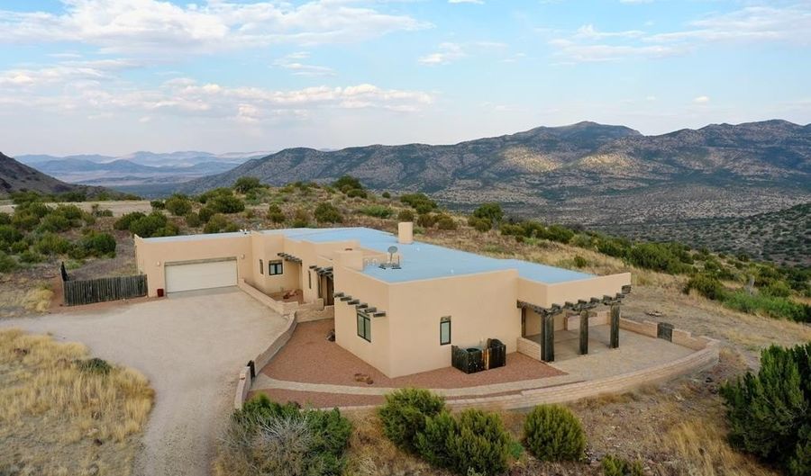 3 Dark Sky, Alpine, TX 79830 - 5 Beds, 3 Bath