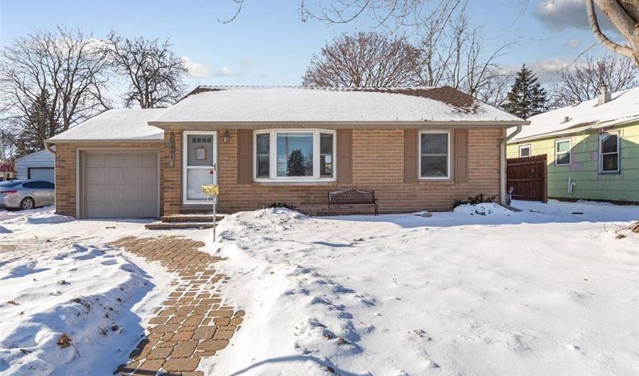 1402 4th St SW, Austin, MN 55912 - 2 Beds, 2 Bath