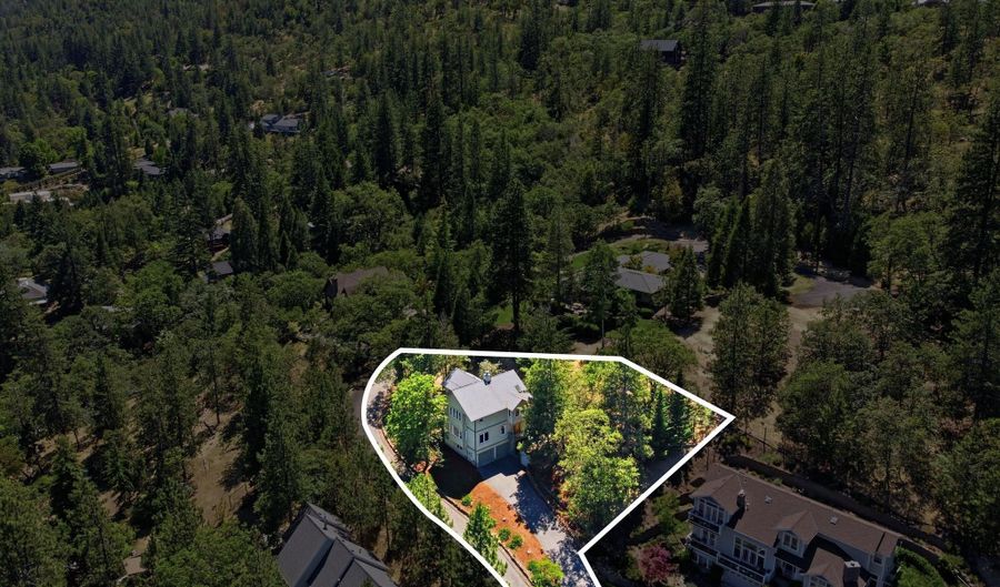 215 Piedmont Dr, Ashland, OR 97520 - 3 Beds, 3 Bath