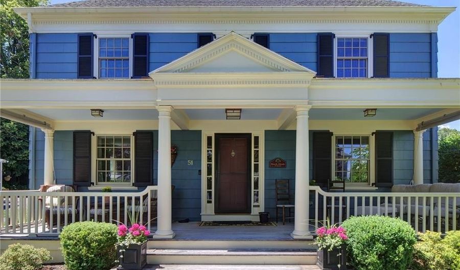 51 Ayrault St, Newport, RI 02840 - 4 Beds, 5 Bath