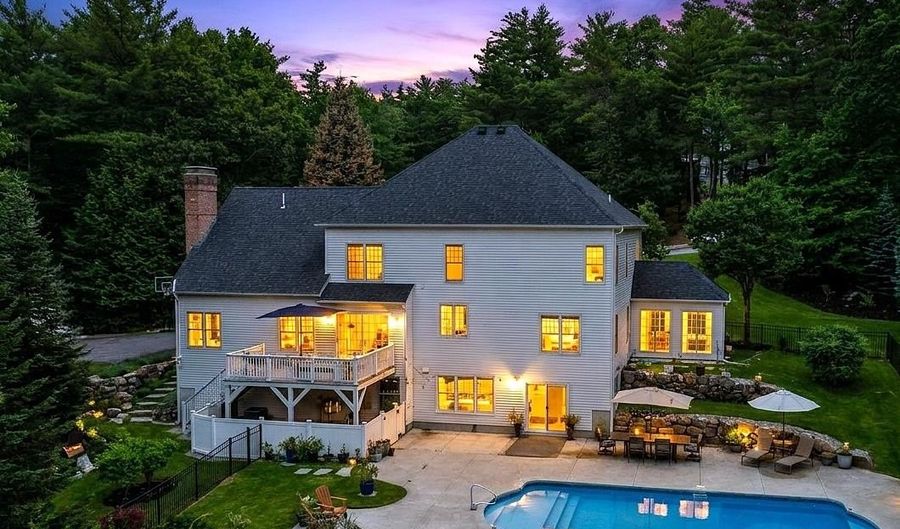 15 Strafford Ln, Bedford, NH 03110 - 4 Beds, 5 Bath