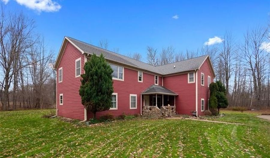 2222 Loree Rd, Applegate, MI 48401 - 6 Beds, 3 Bath