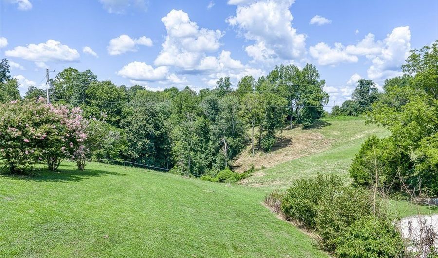 2910 Bryant Ridge Rd, Baxter, TN 38544 - 2 Beds, 2 Bath