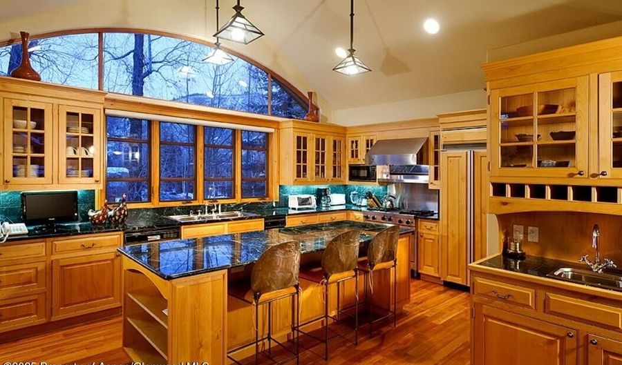 835 E Cooper Ave 4, Aspen, CO 81611 - 4 Beds, 5 Bath