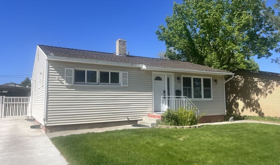 154 W Maple St, Elko, NV 89801 - 3 Beds, 2 Bath