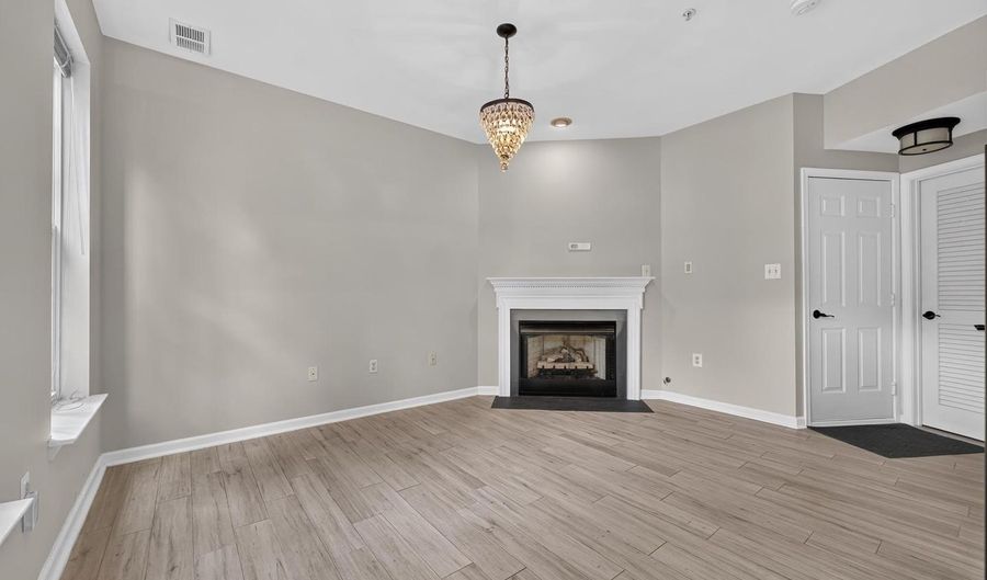 932 HARRISON Cir, Alexandria, VA 22304 - 2 Beds, 3 Bath
