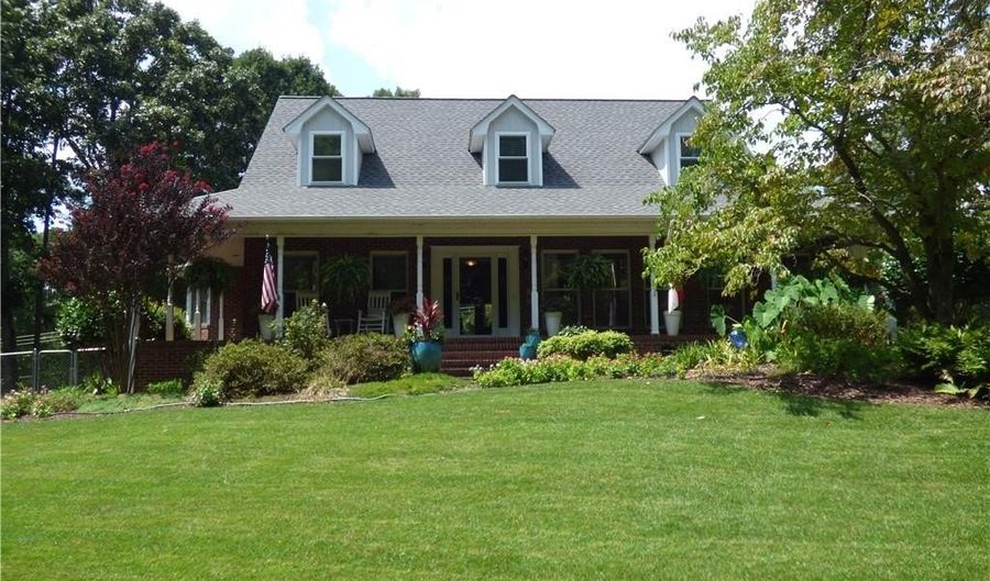 1319 E Allred St, Asheboro, NC 27203 - 3 Beds, 3 Bath