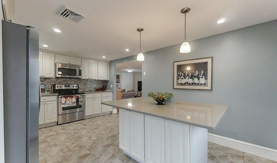7 Wilbur Ave, Newport, RI 02840 - 4 Beds, 3 Bath