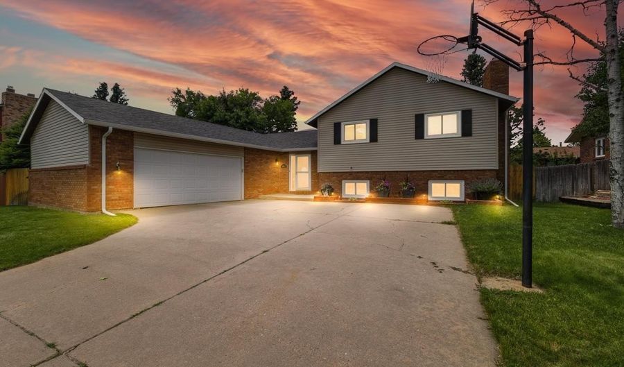 6914 CORDOVA Dr, Cheyenne, WY 82009 - 4 Beds, 3 Bath