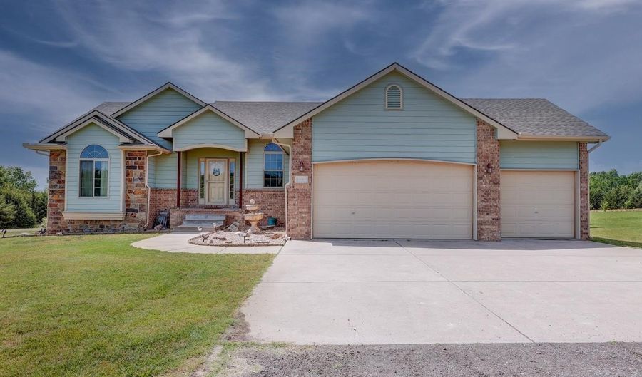 10307 Quail Ln, Arkansas City, KS 67005 - 4 Beds, 3 Bath