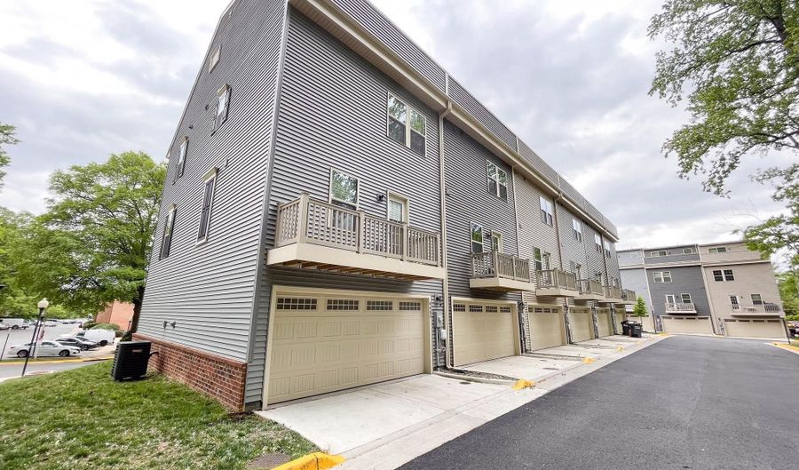 4480 COMMONS Dr, Annandale, VA 22003 - 4 Beds, 5 Bath