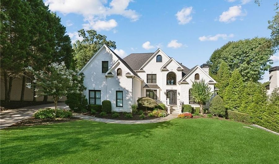 675 FALLS LAKE Dr, Alpharetta, GA 30022 - 6 Beds, 6 Bath