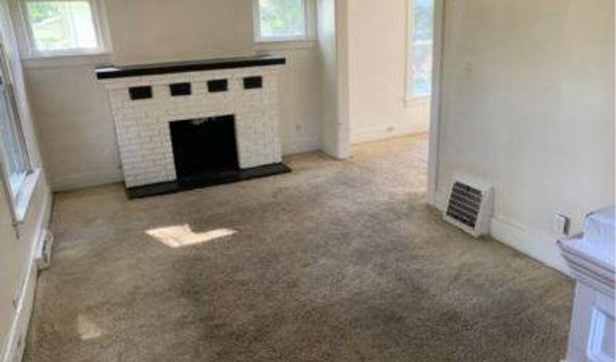 945 Clark St, Akron, OH 44306 - 3 Beds, 1 Bath