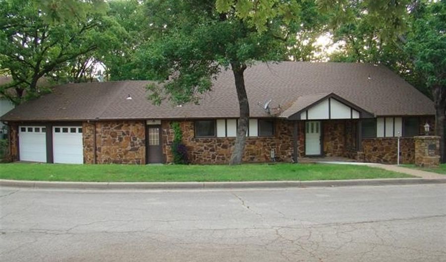 633 Kenwood Dr, Bartlesville, OK 74006 - 4 Beds, 5 Bath