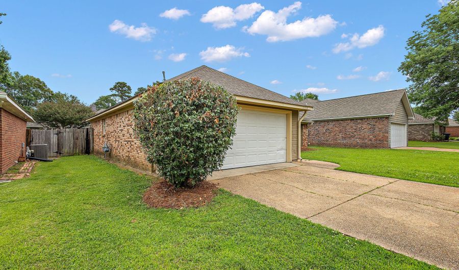140 Willow Oak Ln, Brandon, MS 39047 - 3 Beds, 2 Bath