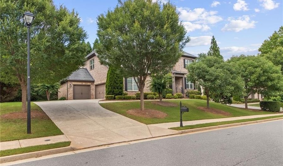 12460 Pindell Cir, Alpharetta, GA 30004 - 6 Beds, 5 Bath