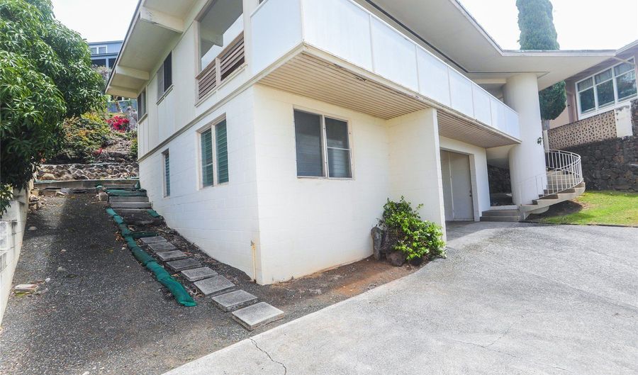 1952 Nehoa Pl, Honolulu, HI 96822 - 5 Beds, 4 Bath