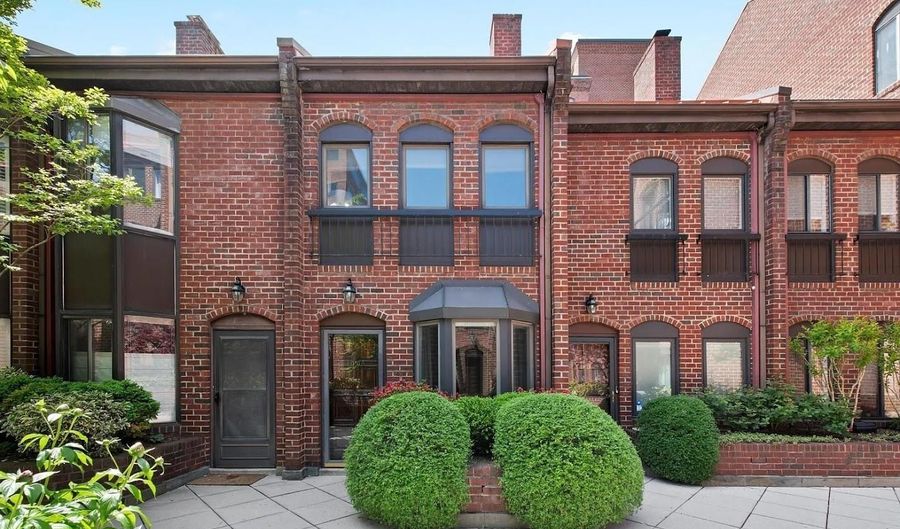1008 PAPER MILL Ct NW #1008, Washington, DC 20007 - 3 Beds, 2 Bath