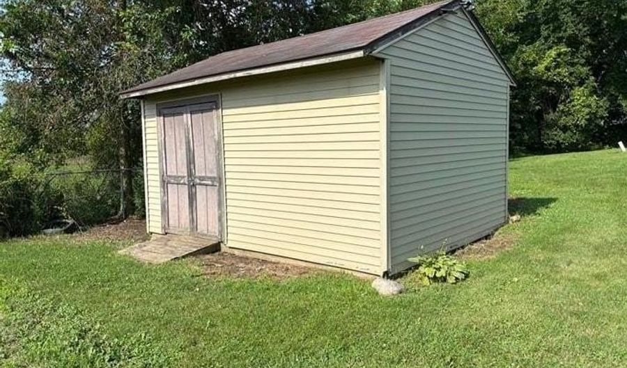 6143 Shepherd, Adrian, MI 49221 - 5 Beds, 2 Bath